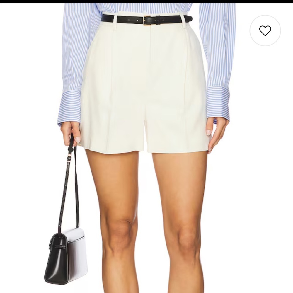 Aritzia white Women's Shorts